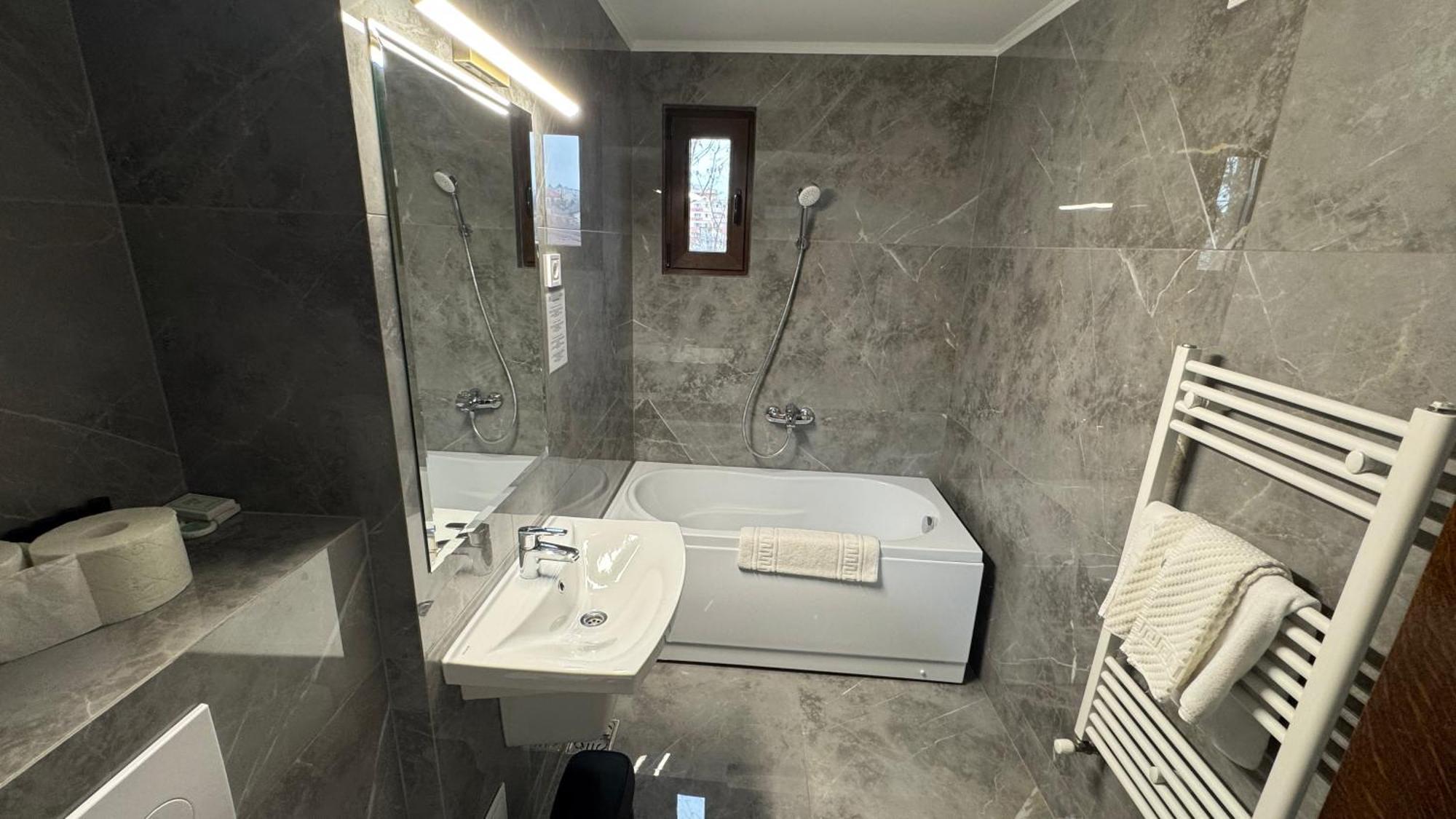 Hotel Majestic Iasi Eksteriør billede