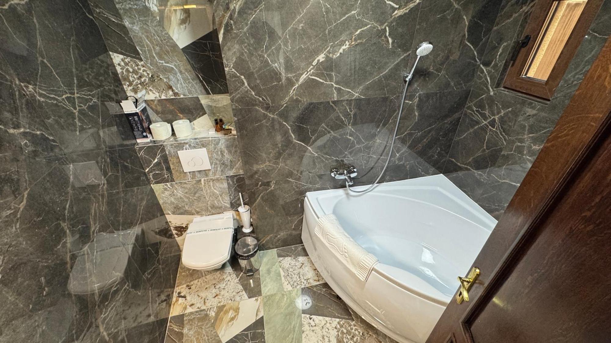 Hotel Majestic Iasi Eksteriør billede